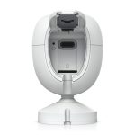 Ubiquiti Instant G6 Cámara de seguridad IP, resolución 3840 x 2160 pixeles, SKU UVC-G6-INS-W, montada en la pared.