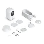 Ubiquiti Instant G6 Cámara de seguridad IP, resolución 3840 x 2160 pixeles, SKU UVC-G6-INS-W, montada en la pared.