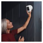 Cámara de seguridad IP Ring Spotlight Cam Pro Wired para exterior, resolución 1920 x 1080 píxeles, montaje en techo o pared. SKU: 8SC1S9-BEU3