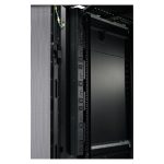 APC Rack PDU Basic Zero U, unidad de distribución de energía con 9 salidas AC, diseño 0U y color negro. SKU: AP7555A.