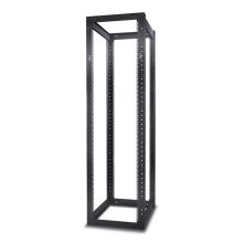 Estructura de rack APC AR203A diseñada para centro de procesamiento de datos, con soporte robusto y capacidad de organización de equipos.
