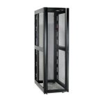 Armario rack independiente de 42U marca APC en color negro, SKU AR3100X609. Ideal para centros de datos con alta capacidad de almacenamiento de equipos.