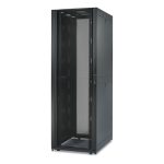 Rack independiente APC NetShelter SX 48U, color negro, SKU AR3107X617, ideal para centros de datos con necesidad de alta capacidad de almacenamiento.