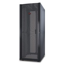 Rack o bastidor independiente APC NetShelter SX 42U en color negro, SKU AR3140. Ideal para centros de datos y servidores.