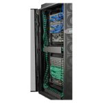 Rack o bastidor independiente APC NetShelter SX 42U en color negro, SKU AR3140. Ideal para centros de datos y servidores.