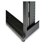 Armario rack negro de la marca APC, modelo 42U independiente, SKU AR3150, para equipos de CPD