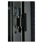 Imagen del APC NetShelter SX 42U, un rack o bastidor independiente negro ideal para centros de datos y servidores. SKU: AR3150X617