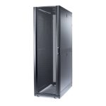 Imagen del APC NetShelter SX 48U, un bastidor independiente de color negro para centros de datos. SKU AR3307