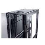 Imagen del APC NetShelter SX 48U, un bastidor independiente de color negro para centros de datos. SKU AR3307