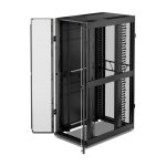 Imagen del armario rack APC AR3340B2 en color blanco, con 52U de capacidad y ventilación optimizada. SKU: AR3340B2