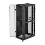 APC AR3347B2, armario rack de 52 unidades, color blanco, diseñado para centros de datos, ideal para almacenamiento y organización de equipos electrónicos.