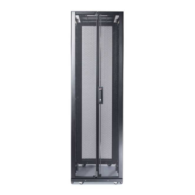 APC NetShelter SX 42U Rack independiente Negro con gran capacidad Vista del APC NetShelter SX 42U Rack o bastidor independiente en color negro, SKU AR3350X610, ideal para centros de datos.