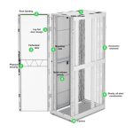 Vista del APC AR3358W2, un armario rack de 52U blanco, ideal para centros de procesamiento de datos