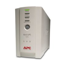 Imagen del APC Back-UPS, un sistema de alimentación ininterrumpida en espera con 0,5 kVA de capacidad, 300 W y 4 salidas AC. SKU: BK500EI