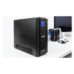APC Back-UPS Pro sistema de alimentación ininterrumpida (UPS) línea interactiva con capacidad de 1,5 kVA y 865 W, modelo con 6 salidas AC. SKU: BR1500G-GR