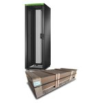 Vista del bastidor independiente APC Easy Rack en color negro, modelo ER6202FP1, con dimensiones de 600mm de ancho, 42U de alto y 1000mm de profundidad, incluye techo y panel lateral