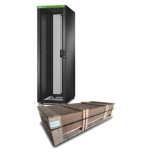 Vista del bastidor independiente APC Easy Rack en color negro, modelo ER6202FP1, con dimensiones de 600mm de ancho, 42U de alto y 1000mm de profundidad, incluye techo y panel lateral