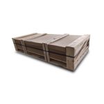 Vista del bastidor independiente APC Easy Rack en color negro, modelo ER6202FP1, con dimensiones de 600mm de ancho, 42U de alto y 1000mm de profundidad, incluye techo y panel lateral