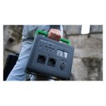 Vista de la estación de energía portátil APC modelo PPS330-GR, con capacidad de 531 W y peso de 3,3 kg, batería de iones de litio