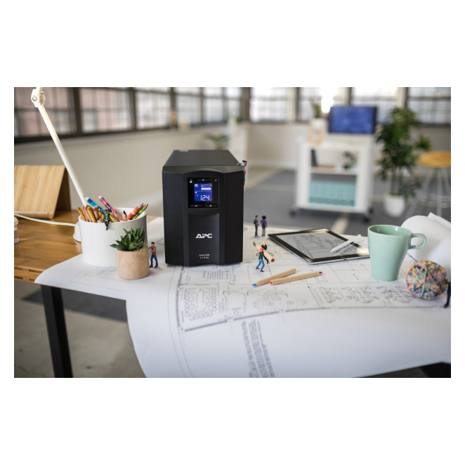 APC SMC1000IC sistema de alimentación ininterrumpida (UPS) Línea interactiva 1 kVA 600 W 8 salidas AC 4 APC SMC1000IC visualizador LCD y diseño compacto