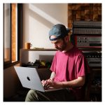 Portátil Apple MacBook Pro con procesador M2 Pro, pantalla de 14.2 pulgadas, memoria de 16 GB y almacenamiento SSD de 512 GB, Wi-Fi 6E, macOS Ventura, color Gris. SKU: MPHE3ZE/A