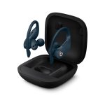 Auriculares inalámbricos Beats Powerbeats Pro de color marino, diseñados para deportes, con gancho de oreja y tecnología Bluetooth. SKU: MY592ZM/A