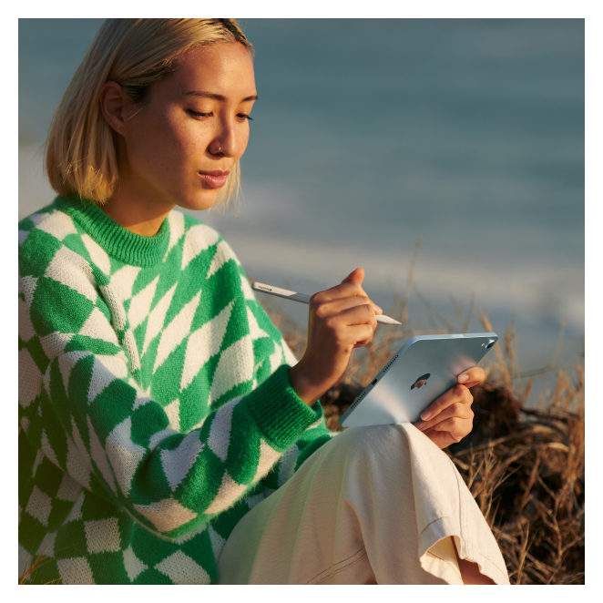 Apple iPad mini 512 GB 21,1 cm (8.3″) Wi-Fi 6E (802.11ax) iPadOS 18 Púrpura 5 Apple iPad mini mostrando la cámara trasera única