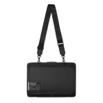 Funda negra ASUS ROG FLOW BS4300 diseñada para portátiles de 13.4 pulgadas, modelo SKU 90XB06U0-BSL010, mostrando diseño compacto y elegante