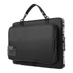 Funda negra ASUS ROG FLOW BS4300 diseñada para portátiles de 13.4 pulgadas, modelo SKU 90XB06U0-BSL010, mostrando diseño compacto y elegante