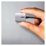 ATEN Adaptador de USB-C a VGA, modelo UC3002A-AT, diseñado para conectar dispositivos USB-C a pantallas VGA en alta definición.