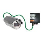 Imagen de la cámara de vigilancia Axis modelo 01572-001 con resolución 1920 x 1080 píxeles, diseñada para uso interior y exterior con abrazadera para mástil.