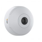 Cámara de vigilancia Axis IP de interior modelo 01732-001 con resolución 3840 x 2160 pixeles, montada en el techo.