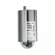 Imagen de la Axis 01928-001, una cámara de vigilancia bala IP para exteriores con resolución 1920 x 1080 píxeles, montada en una pared