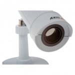 Image de la Axis 02114-001, una cámara de vigilancia espía de seguridad IP para interiores, con resolución de 640 x 480 pixeles, diseñada para instalar en la pared.