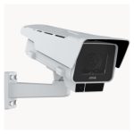 Cámara de vigilancia Axis modelo 02736-001 montada en una pared, diseñada para exteriores con resolución de 2592 x 1944 pixeles.