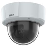 Cámara de seguridad IP Axis M5526-E con almohadilla, ideal para techo, uso interior y exterior, con resolución de 2688 x 1512 pixeles, SKU 02768-001