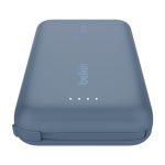 Imagen de la batería externa Belkin BPB021HQBL de 10000 mAh en color azul, ideal para cargar tus dispositivos móviles.