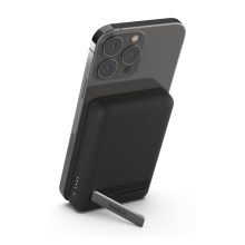 Belkin BoostCharge 5000 mAh cargador inalámbrico negro con SKU BPD004BTBK, ideal para cargar dispositivos sin cables.