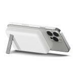 Cargador inalámbrico Belkin BoostCharge de 5000 mAh en color blanco, SKU BPD004BTWT