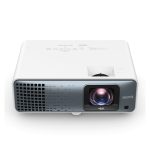Proyector BenQ TK710STi de alcance estándar con 3200 lúmenes ANSI, resolución UHD 4K (3840x2160), tecnología DLP y compatible con 3D. SKU: 9H.JSK77.17E