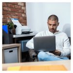 Escáner Brother ADS-4100 con alimentador automático de documentos (ADF), resolución 600 x 600 DPI, compatible con tamaños A4, en colores negro y blanco. SKU ADS4100RE1.