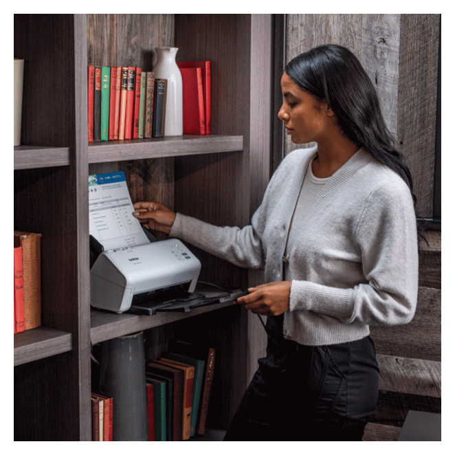 Brother ADS-4300N escaner Escáner con alimentador automático de documentos (ADF) 600 x 600 DPI A4 Negro, Blanco 3 Brother ADS-4300N en una oficina profesional