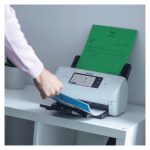 Imagen del escáner Brother ADS-4700W, alimentado por hojas, 600 x 600 DPI, compatible con A4, en colores Negro y Blanco. SKU: ADS4700WTF1