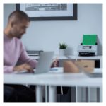 Imagen del escáner Brother ADS-4700W, alimentado por hojas, 600 x 600 DPI, compatible con A4, en colores Negro y Blanco. SKU: ADS4700WTF1