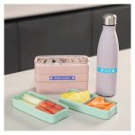 Brother BTAG-F35 cinta para impresora de etiquetas en blanco sobre morado, ideal para etiquetas duraderas y de alta visibilidad. SKU: BTAGF35.