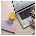 Brother BTAG-P35 cinta para impresora de etiquetas blanco sobre rosa con SKU BTAGP35. Ideal para etiquetado claro y duradero.