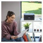 Impresora láser Brother modelo HL-L1240W con resolución de 2400 x 600 DPI, tamaño A4 y conectividad Wifi. SKU HLL1240WRE1