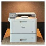 Imagen de la impresora Brother HL-L9430CDN, impresora láser en color con resolución de 2400 x 600 DPI y capaz de imprimir en tamaño A4. SKU: HLL9430CDNRE1.