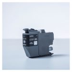 Vista frontal del cartucho de tinta Brother LC3213BK, original y de alta capacidad en color negro. SKU LC3213BK