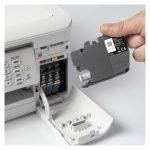 Imagen del cartucho de tinta Brother LC421C de color cian, original, SKU LC421C. Ideal para impresoras de alta calidad.